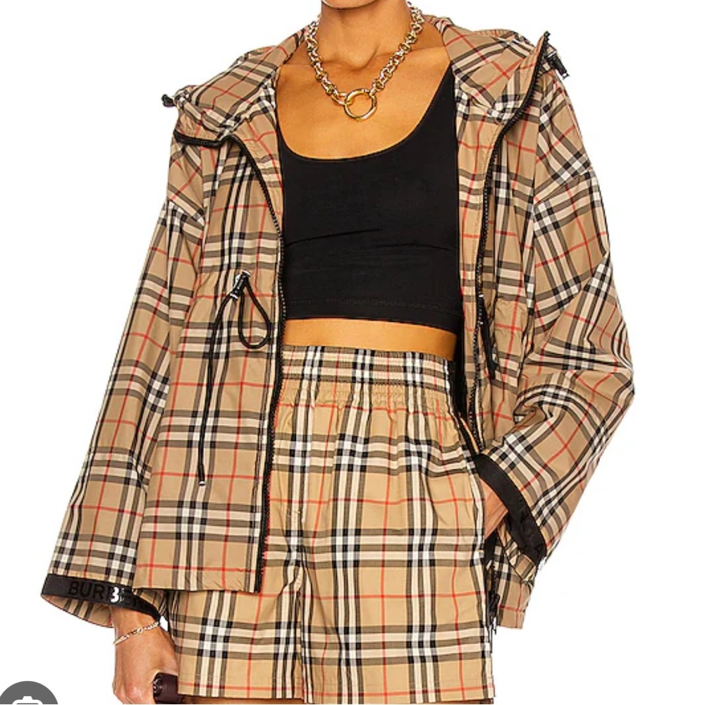 Worn once burberry Bacton hooded rain jacket